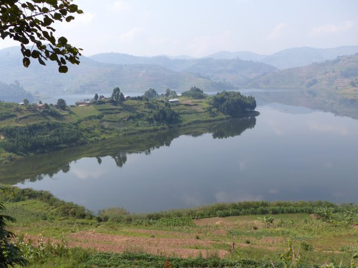 lake bunyonyi safaris